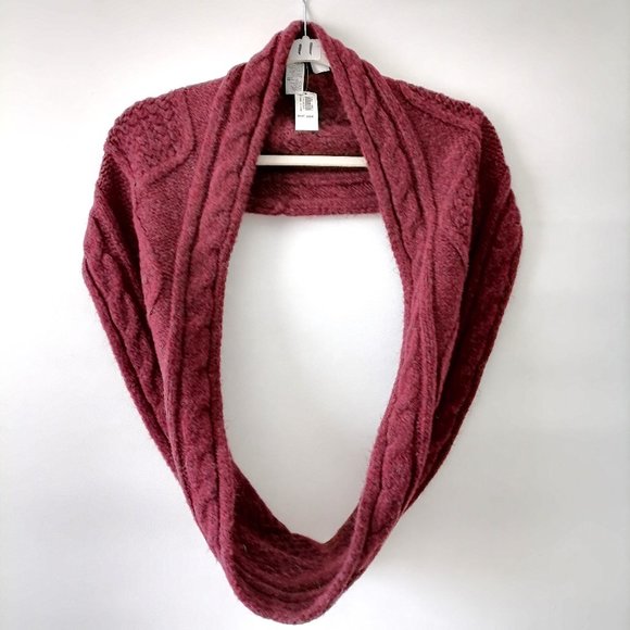 Old Navy Accessories - NWT Old Navy Womens Burgundy Red Cable Knit Infinity Scarf One Size